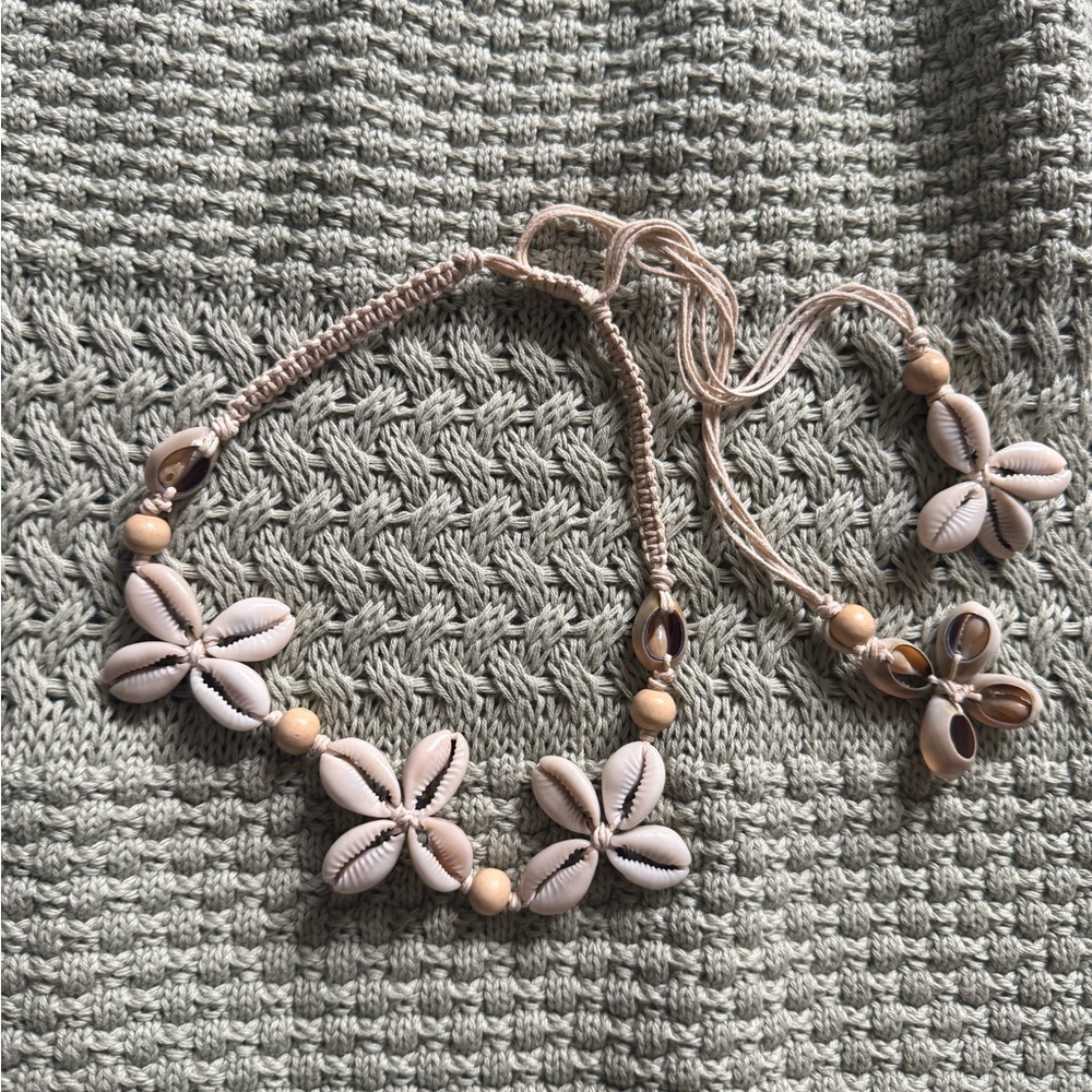 Free People Cream and Tan Cowrie Shell Necklace - Never worn